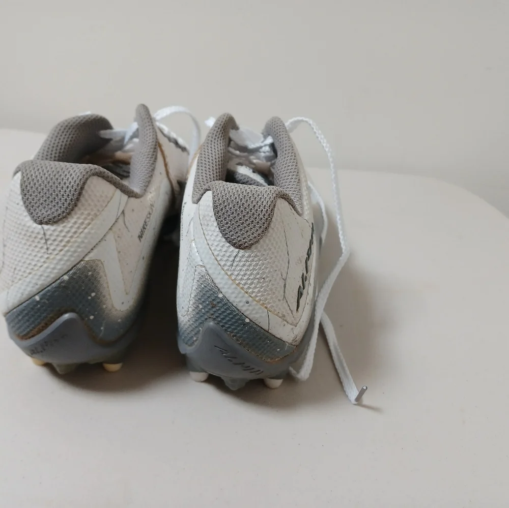 Football cleats - Picture 3 of 5